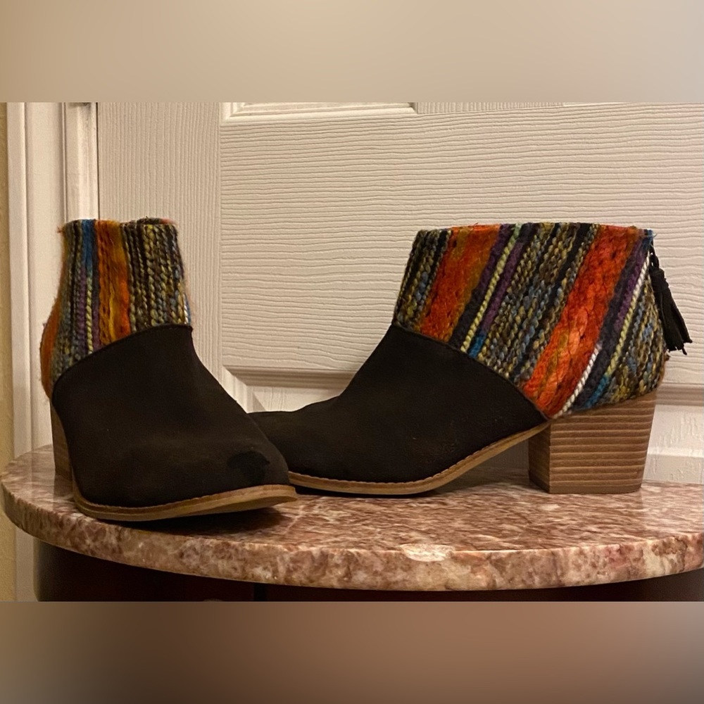 TOM’S Leila Chocolate Suede Multi colored Textile Ankle Boots; Size 9.5; LNWOT.